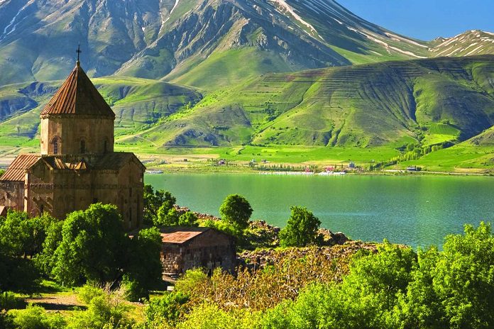 دریاچه وان، نماد این شهر